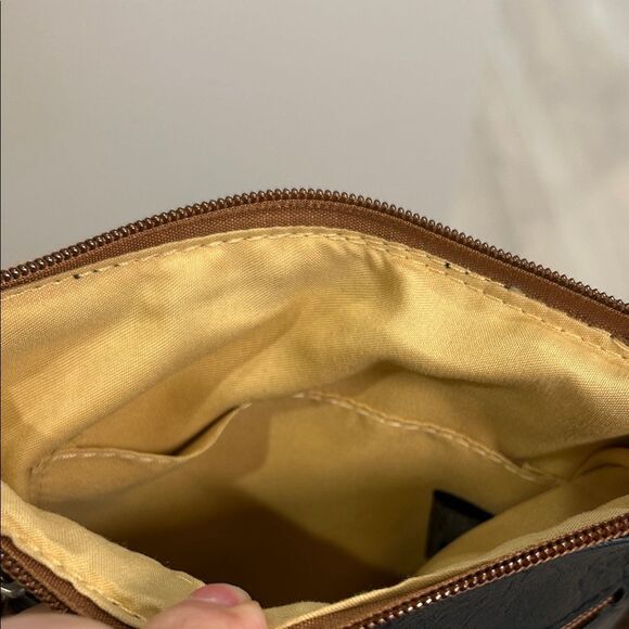 Stone Mountain Black and Tan Crossbody Bag - Picture 4 of 5